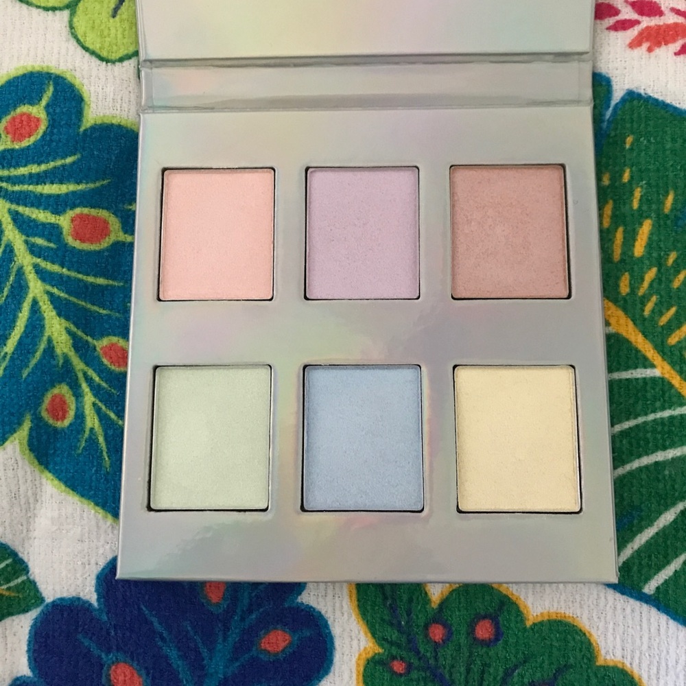 Naked cosmetics holographic highlight palette
